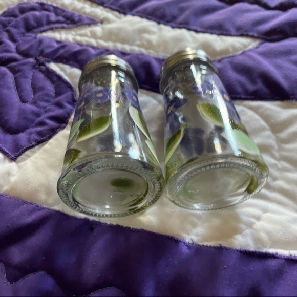 Hand Painted Salt and Pepper Shakers - Picture 5 of 5